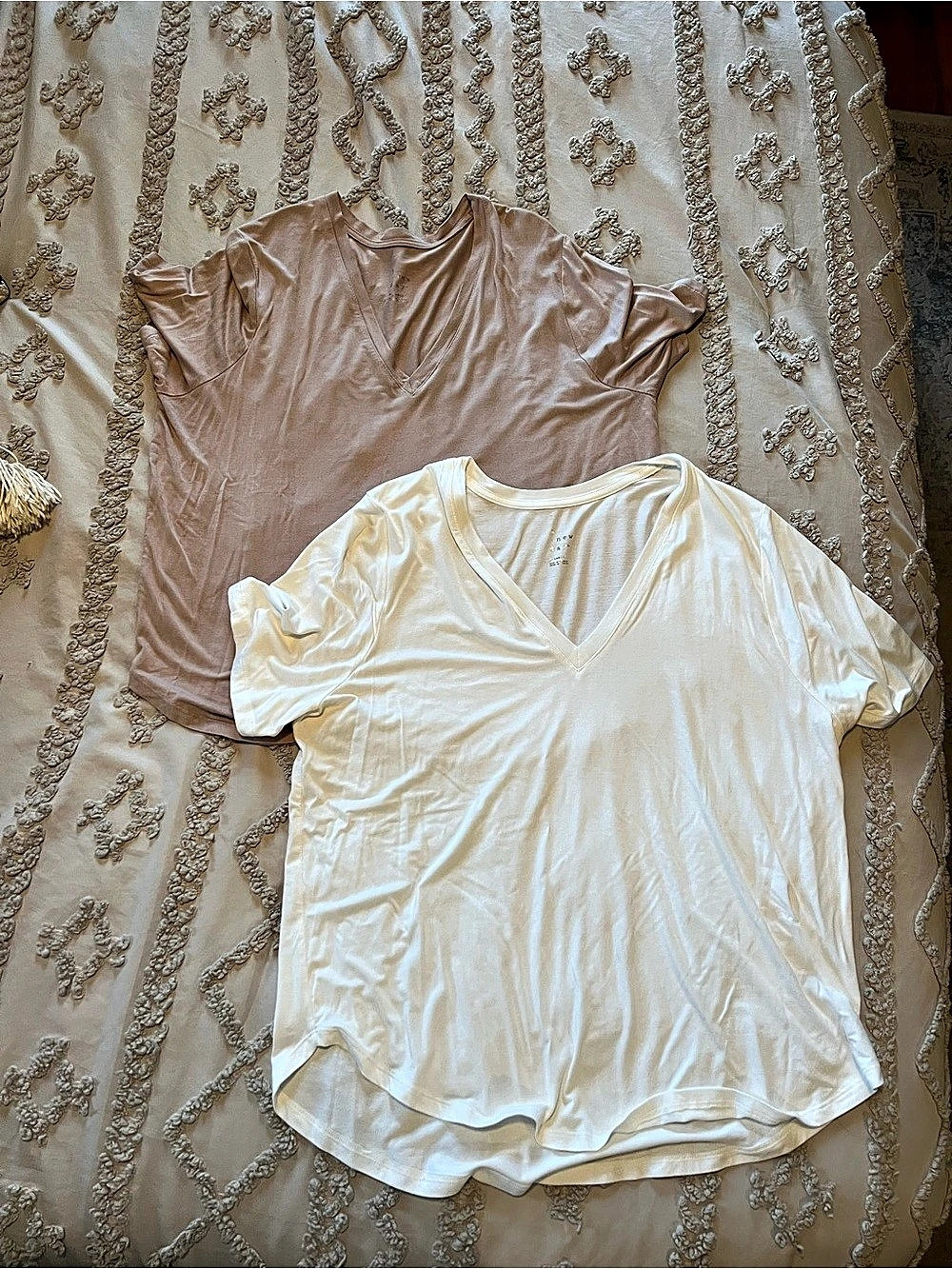 A New Day Women’s XL V-Neck T-Shirt Bundle – White & Blush Pink